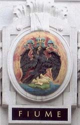 Wappen der k.u.k. Hafenstadt Fiume am Portal der k.u.k.-Marinesektion